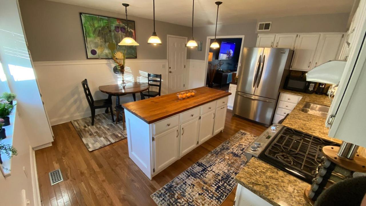 Here It Is! Cool Cape Cod-3 Br-2.5 Bath-12 Guests Olathe Luaran gambar